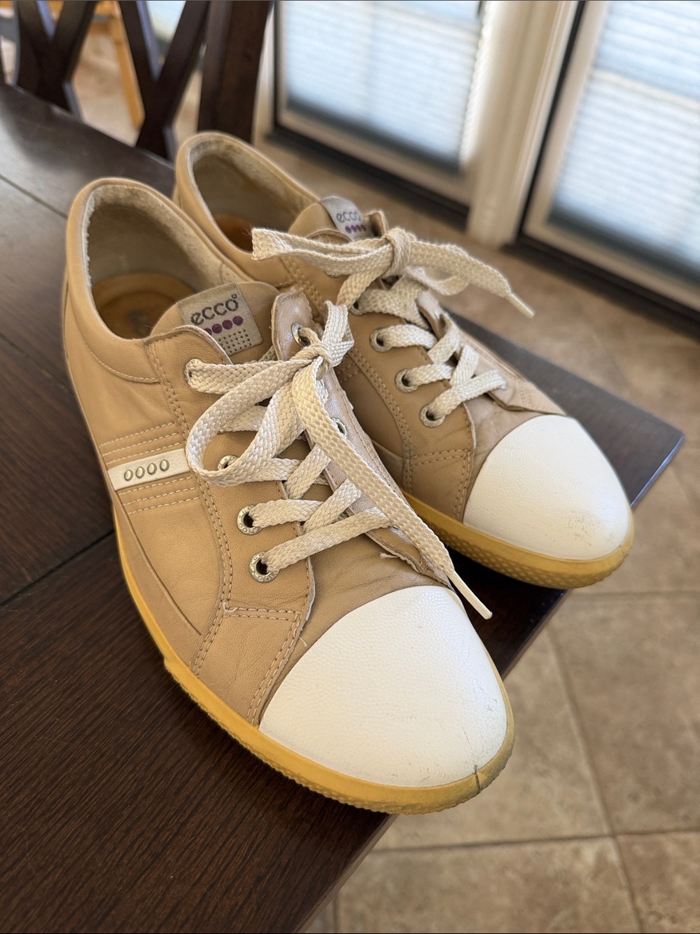 Ecco Women’s Spikeless Golf Tan and White Lace-Up Sneakers Size 9.5-10